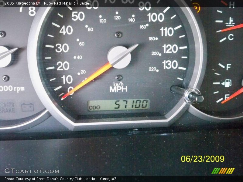 Ruby Red Metallic / Beige 2005 Kia Sedona LX