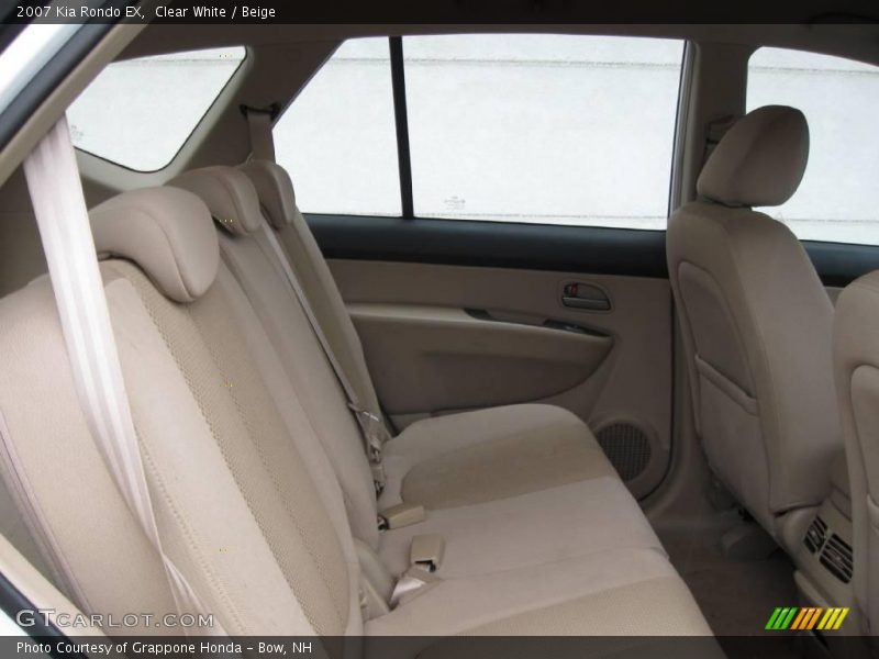 Clear White / Beige 2007 Kia Rondo EX
