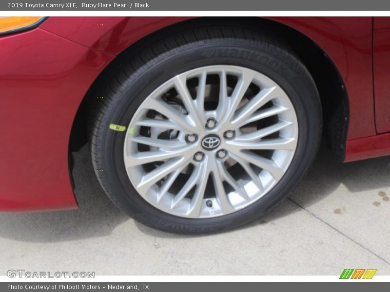 Ruby Flare Pearl / Black 2019 Toyota Camry XLE