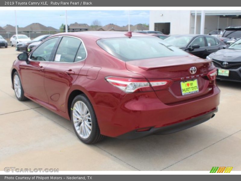 Ruby Flare Pearl / Black 2019 Toyota Camry XLE