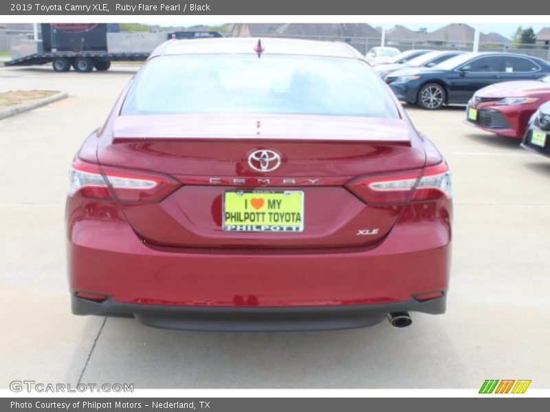 Ruby Flare Pearl / Black 2019 Toyota Camry XLE