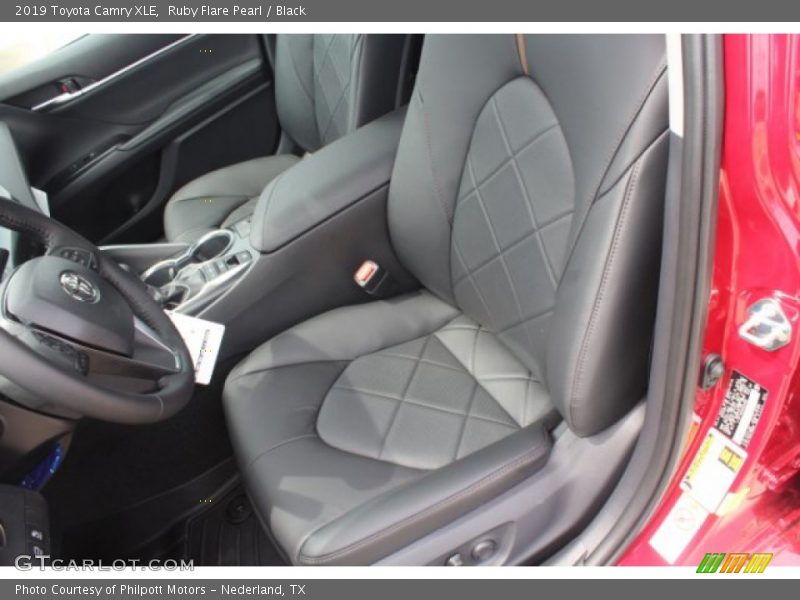 Ruby Flare Pearl / Black 2019 Toyota Camry XLE