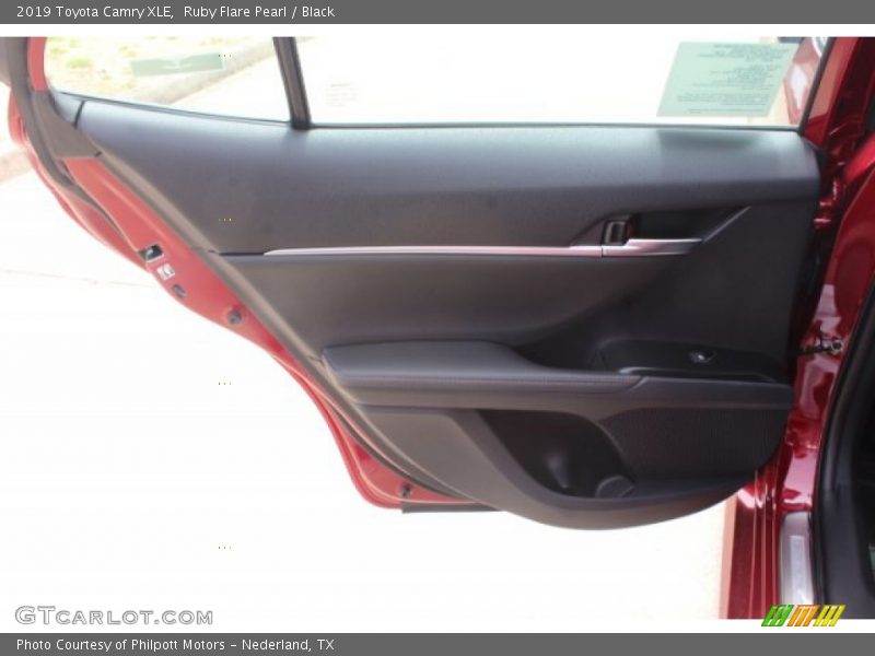 Ruby Flare Pearl / Black 2019 Toyota Camry XLE