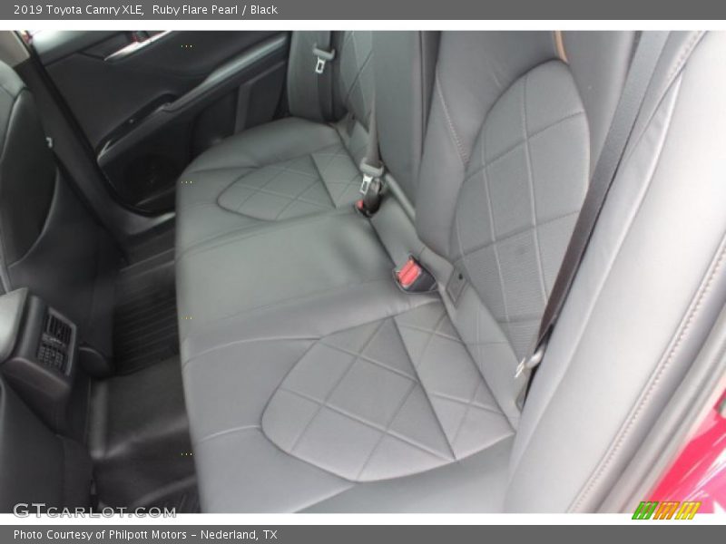 Ruby Flare Pearl / Black 2019 Toyota Camry XLE