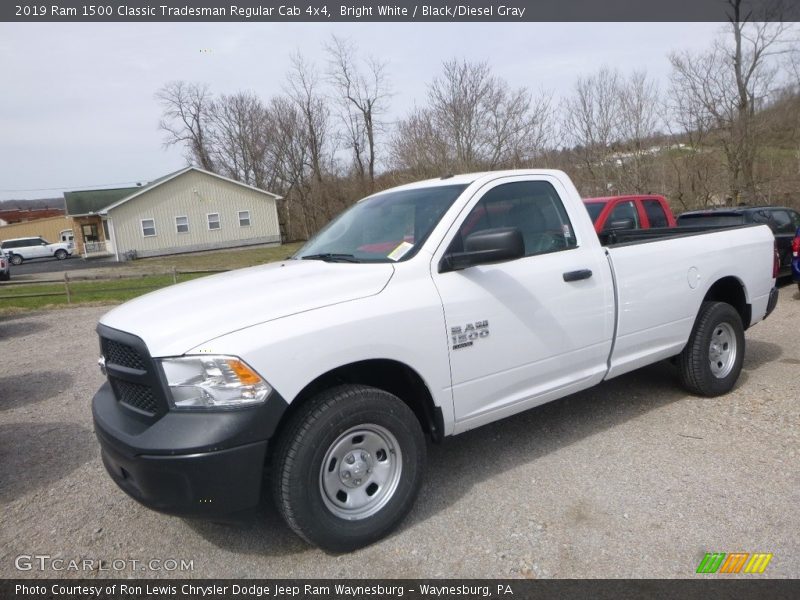 Front 3/4 View of 2019 1500 Classic Tradesman Regular Cab 4x4