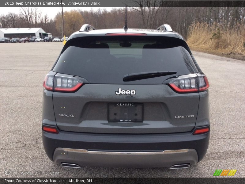 Sting-Gray / Black 2019 Jeep Cherokee Limited 4x4