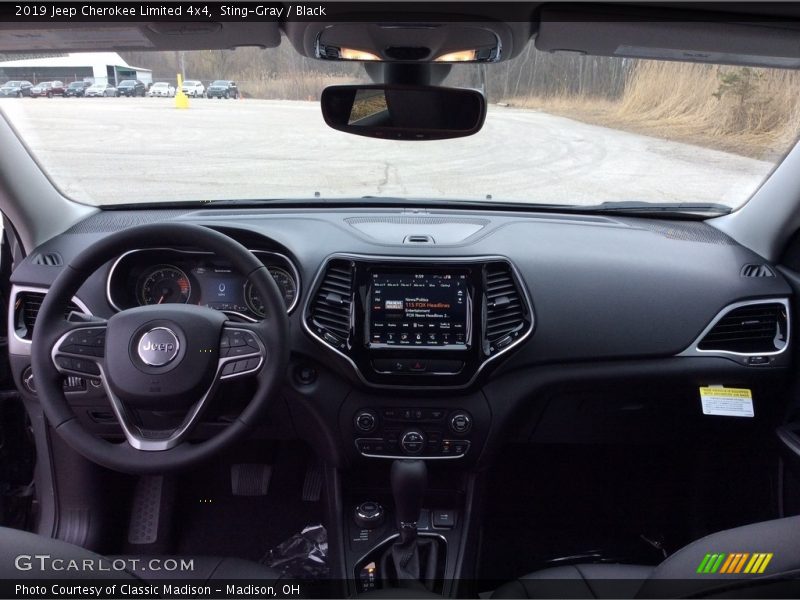 Sting-Gray / Black 2019 Jeep Cherokee Limited 4x4