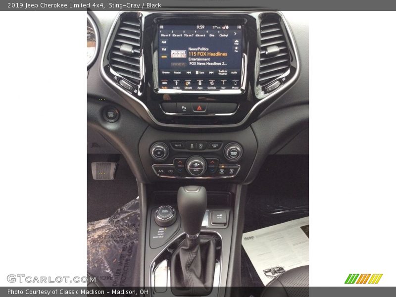 Sting-Gray / Black 2019 Jeep Cherokee Limited 4x4