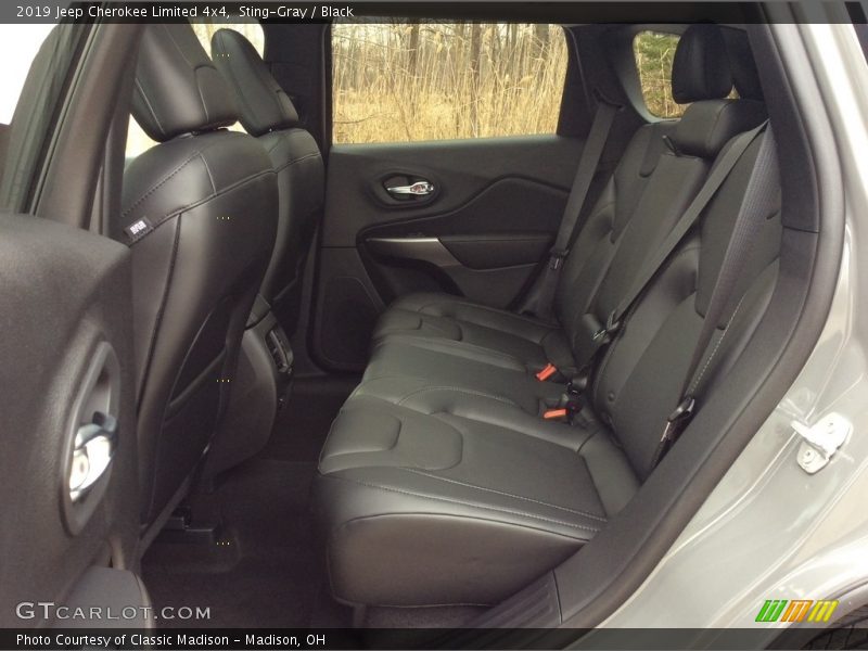 Sting-Gray / Black 2019 Jeep Cherokee Limited 4x4