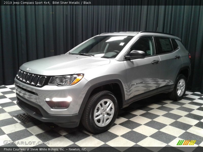 Front 3/4 View of 2019 Compass Sport 4x4