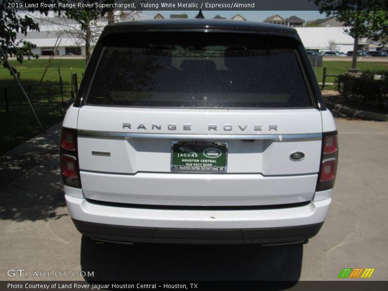 Yulong White Metallic / Espresso/Almond 2019 Land Rover Range Rover Supercharged