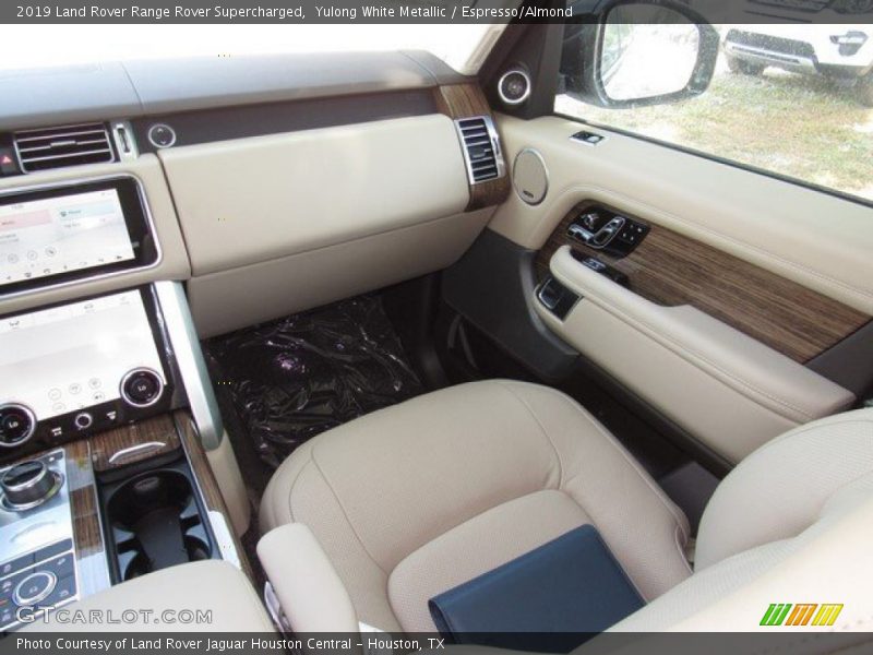 Yulong White Metallic / Espresso/Almond 2019 Land Rover Range Rover Supercharged