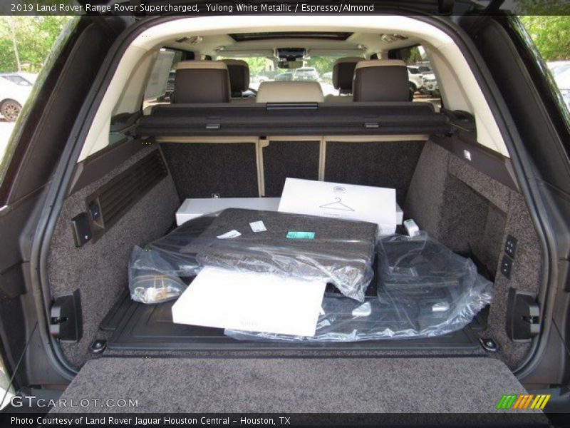 Yulong White Metallic / Espresso/Almond 2019 Land Rover Range Rover Supercharged