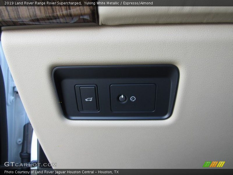 Yulong White Metallic / Espresso/Almond 2019 Land Rover Range Rover Supercharged
