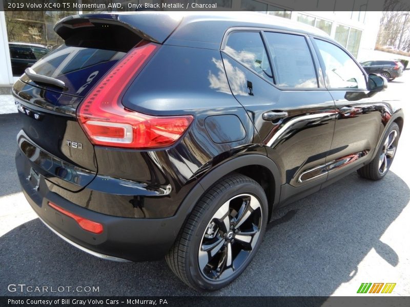 Onyx Black Metallic / Charcoal 2019 Volvo XC40 T5 Momentum AWD