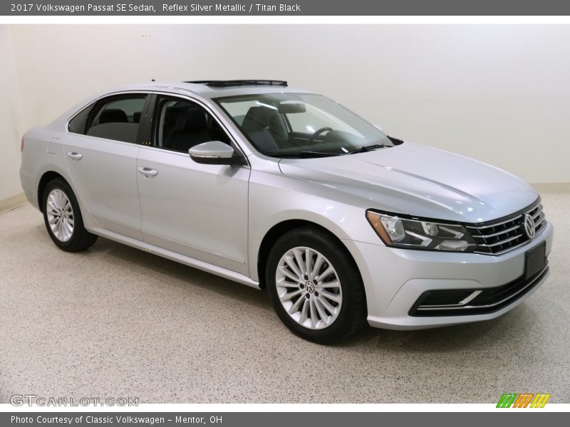Reflex Silver Metallic / Titan Black 2017 Volkswagen Passat SE Sedan
