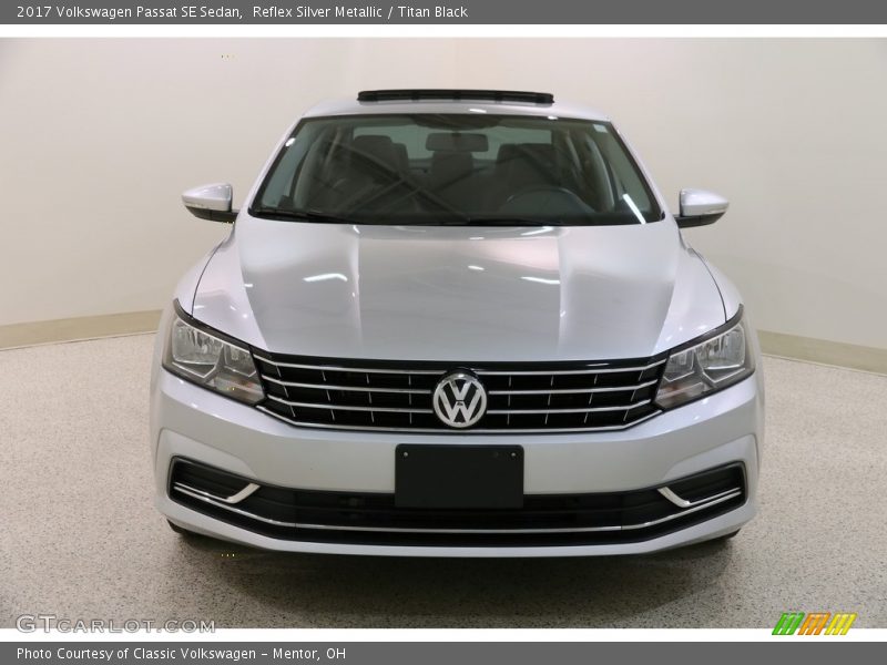 Reflex Silver Metallic / Titan Black 2017 Volkswagen Passat SE Sedan