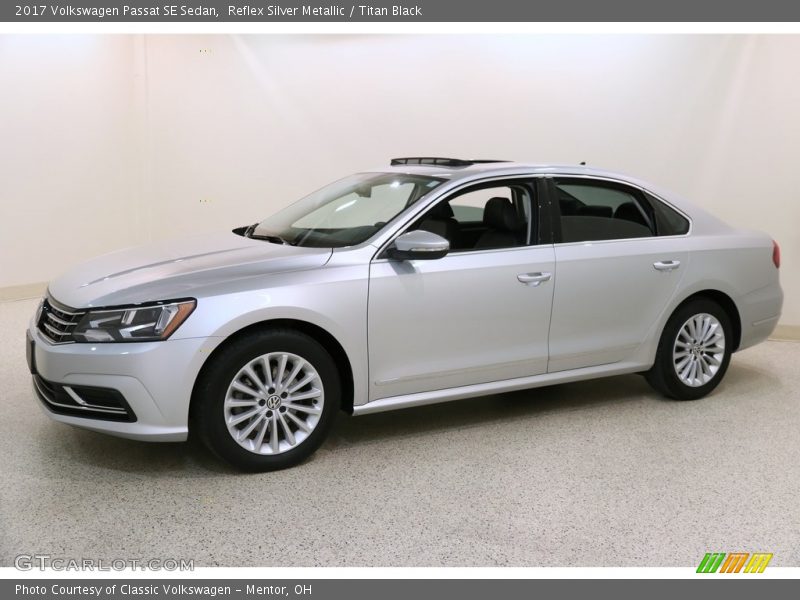 Reflex Silver Metallic / Titan Black 2017 Volkswagen Passat SE Sedan