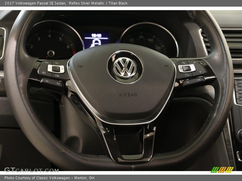 Reflex Silver Metallic / Titan Black 2017 Volkswagen Passat SE Sedan