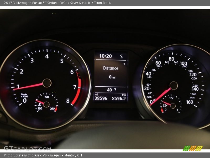 Reflex Silver Metallic / Titan Black 2017 Volkswagen Passat SE Sedan