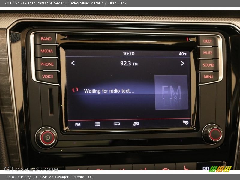 Reflex Silver Metallic / Titan Black 2017 Volkswagen Passat SE Sedan