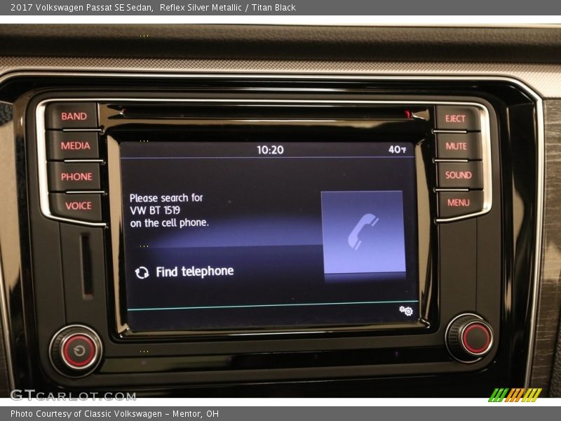 Reflex Silver Metallic / Titan Black 2017 Volkswagen Passat SE Sedan