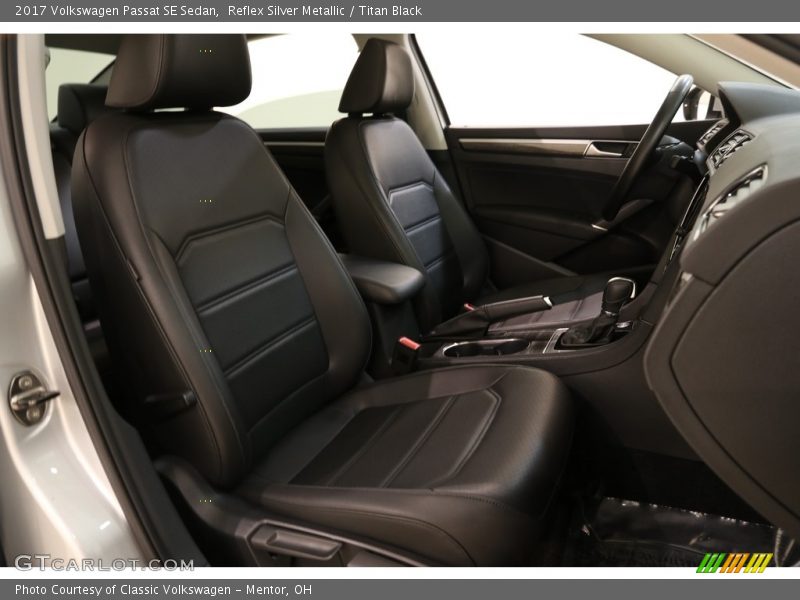 Reflex Silver Metallic / Titan Black 2017 Volkswagen Passat SE Sedan