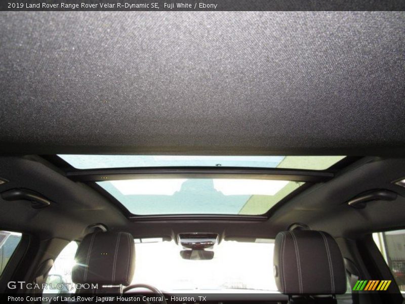 Fuji White / Ebony 2019 Land Rover Range Rover Velar R-Dynamic SE