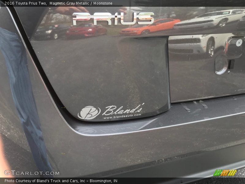 Magnetic Gray Metallic / Moonstone 2016 Toyota Prius Two