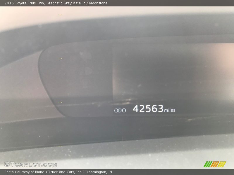 Magnetic Gray Metallic / Moonstone 2016 Toyota Prius Two