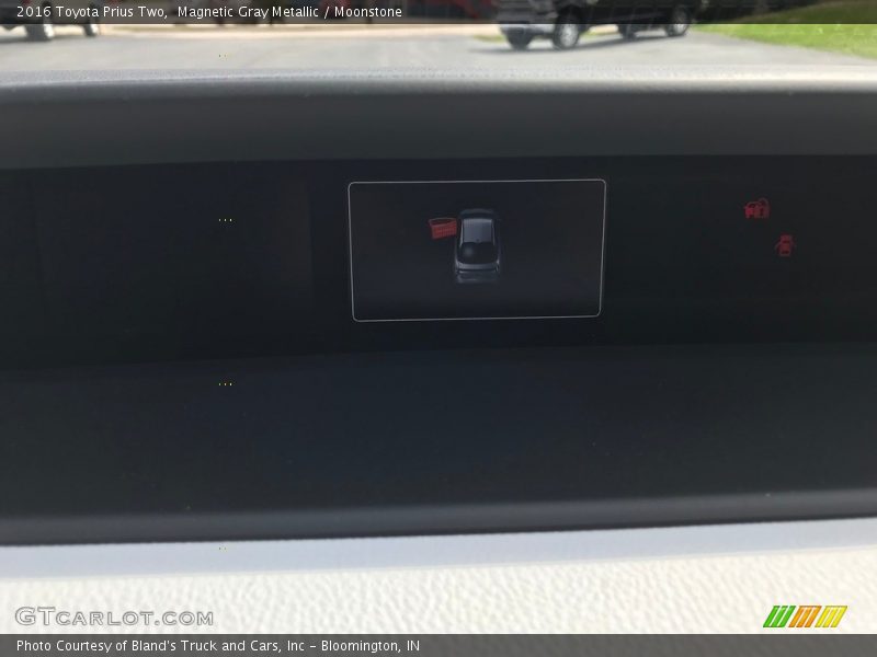 Magnetic Gray Metallic / Moonstone 2016 Toyota Prius Two