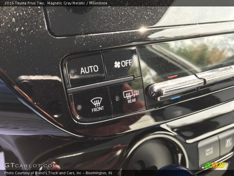 Magnetic Gray Metallic / Moonstone 2016 Toyota Prius Two