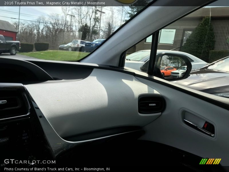 Magnetic Gray Metallic / Moonstone 2016 Toyota Prius Two