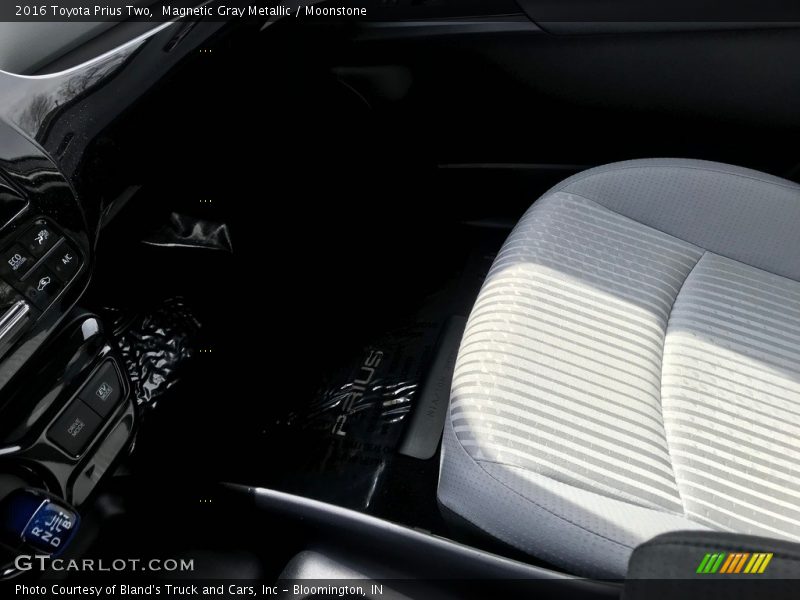 Magnetic Gray Metallic / Moonstone 2016 Toyota Prius Two