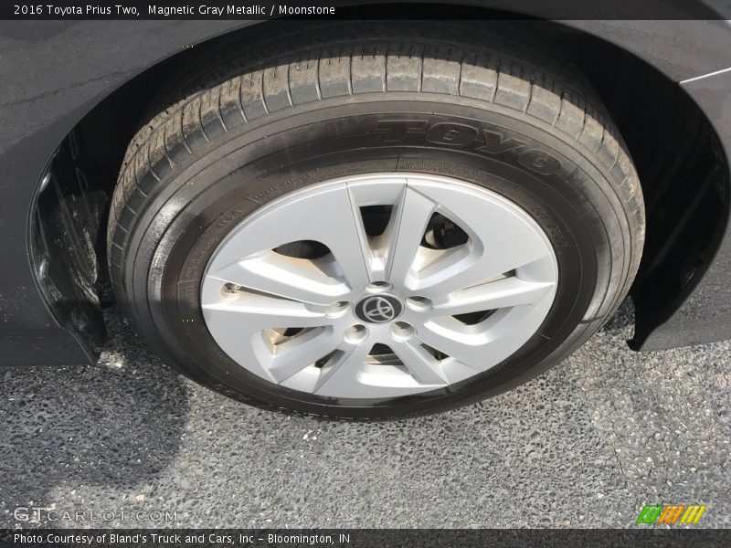 Magnetic Gray Metallic / Moonstone 2016 Toyota Prius Two