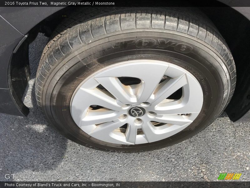 Magnetic Gray Metallic / Moonstone 2016 Toyota Prius Two