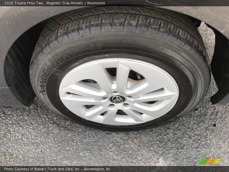 Magnetic Gray Metallic / Moonstone 2016 Toyota Prius Two
