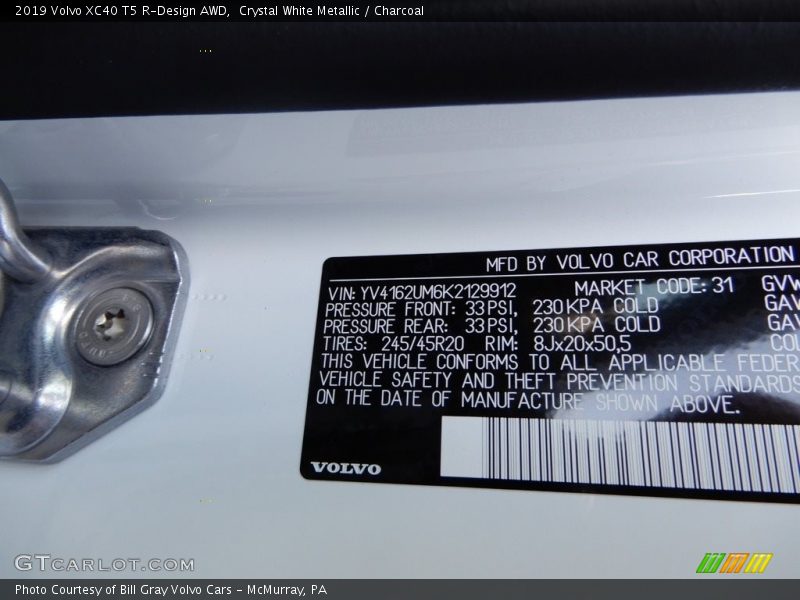 Crystal White Metallic / Charcoal 2019 Volvo XC40 T5 R-Design AWD