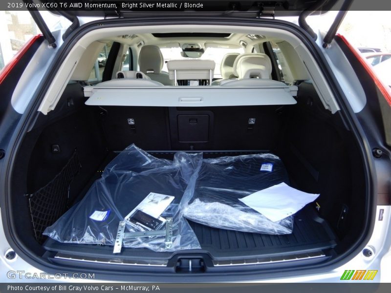 Bright Silver Metallic / Blonde 2019 Volvo XC60 T6 AWD Momentum