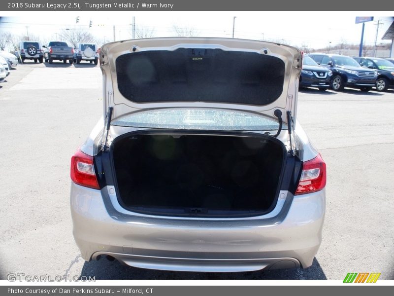 Tungsten Metallic / Warm Ivory 2016 Subaru Legacy 2.5i