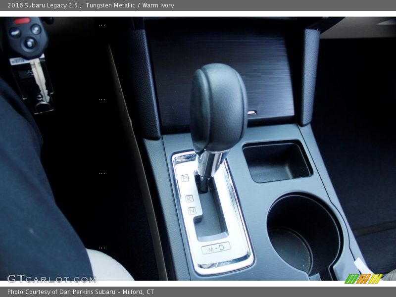 Tungsten Metallic / Warm Ivory 2016 Subaru Legacy 2.5i