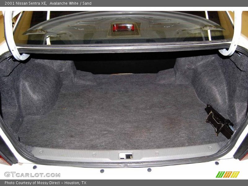 Avalanche White / Sand 2001 Nissan Sentra XE
