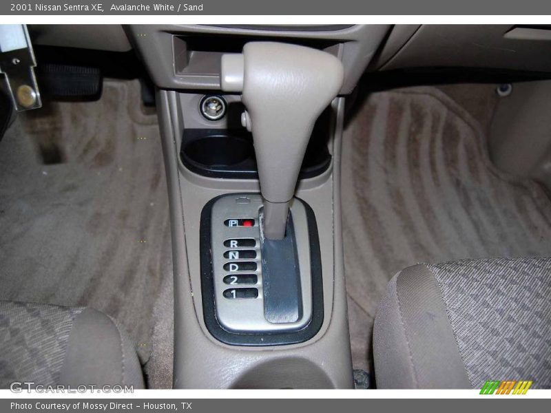 Avalanche White / Sand 2001 Nissan Sentra XE