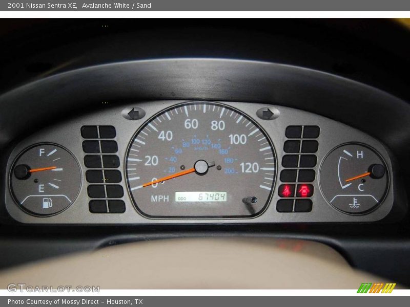 Avalanche White / Sand 2001 Nissan Sentra XE