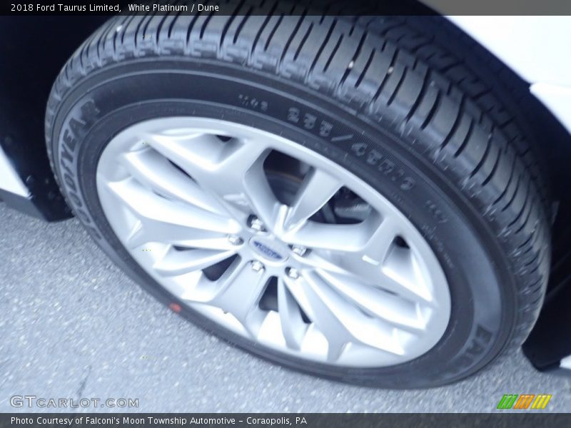 White Platinum / Dune 2018 Ford Taurus Limited