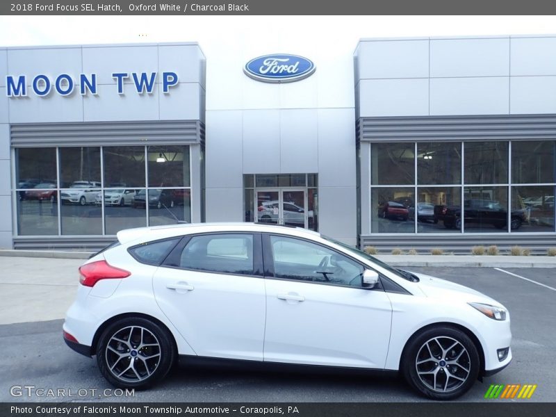 Oxford White / Charcoal Black 2018 Ford Focus SEL Hatch