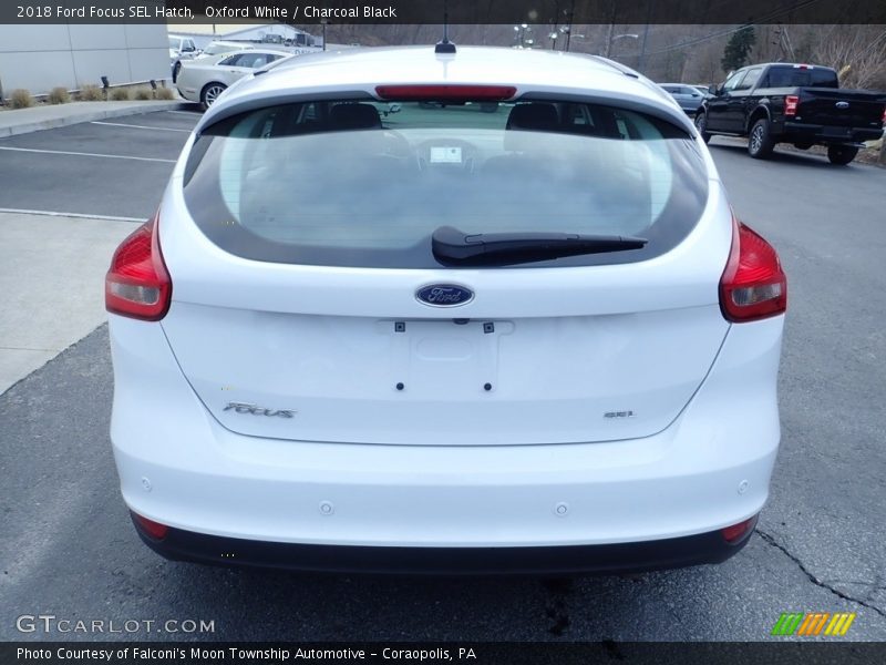 Oxford White / Charcoal Black 2018 Ford Focus SEL Hatch