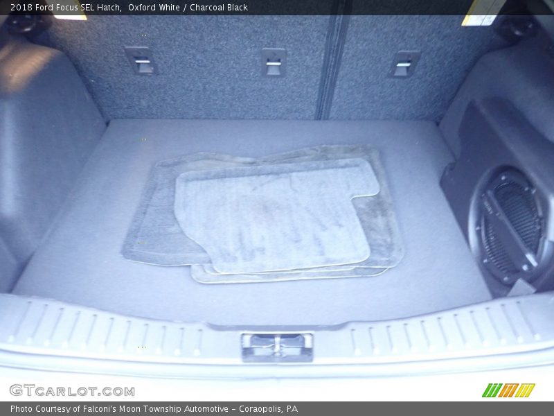 Oxford White / Charcoal Black 2018 Ford Focus SEL Hatch