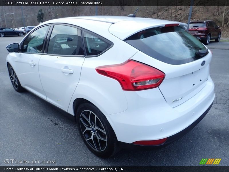 Oxford White / Charcoal Black 2018 Ford Focus SEL Hatch