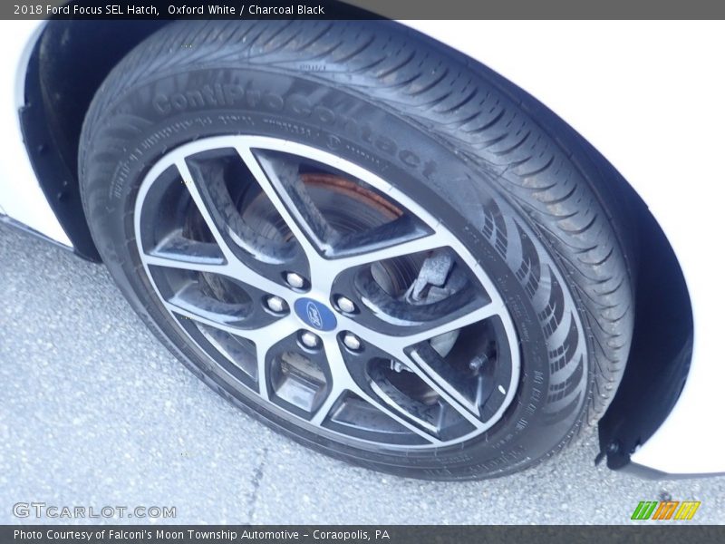 Oxford White / Charcoal Black 2018 Ford Focus SEL Hatch